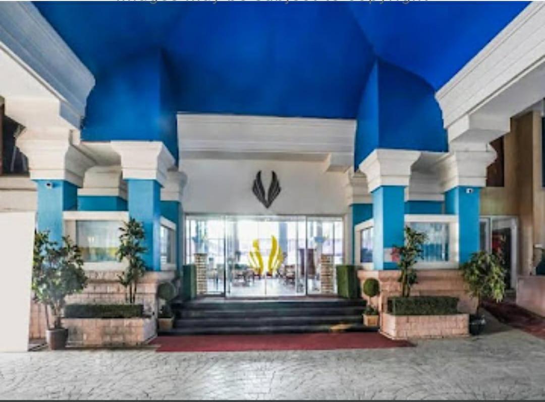 Royal Palms Hotel Bombay Eksteriør billede