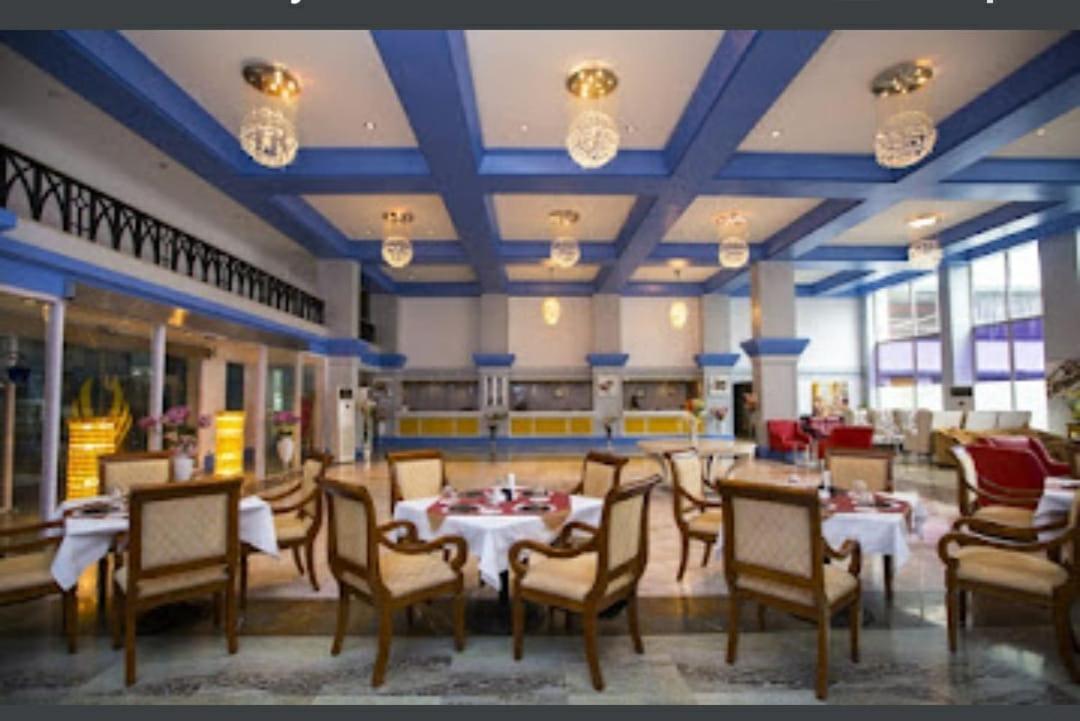 Royal Palms Hotel Bombay Eksteriør billede