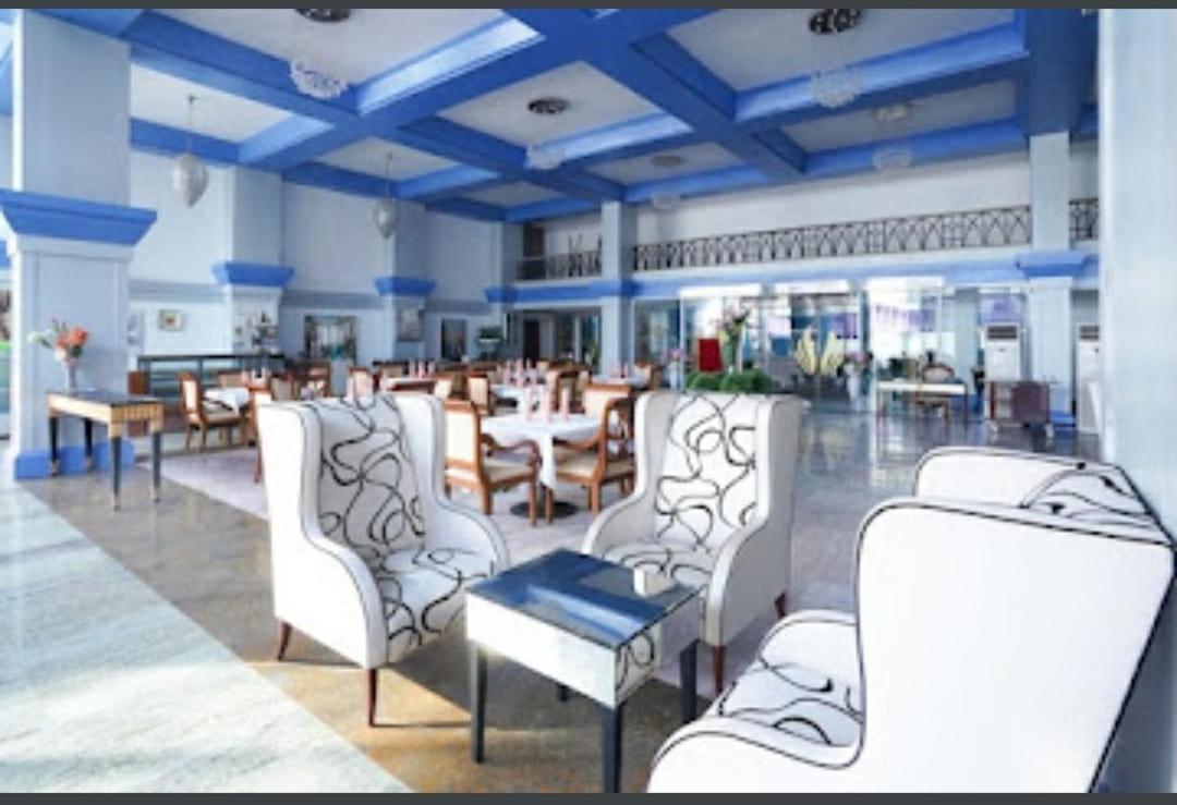 Royal Palms Hotel Bombay Eksteriør billede